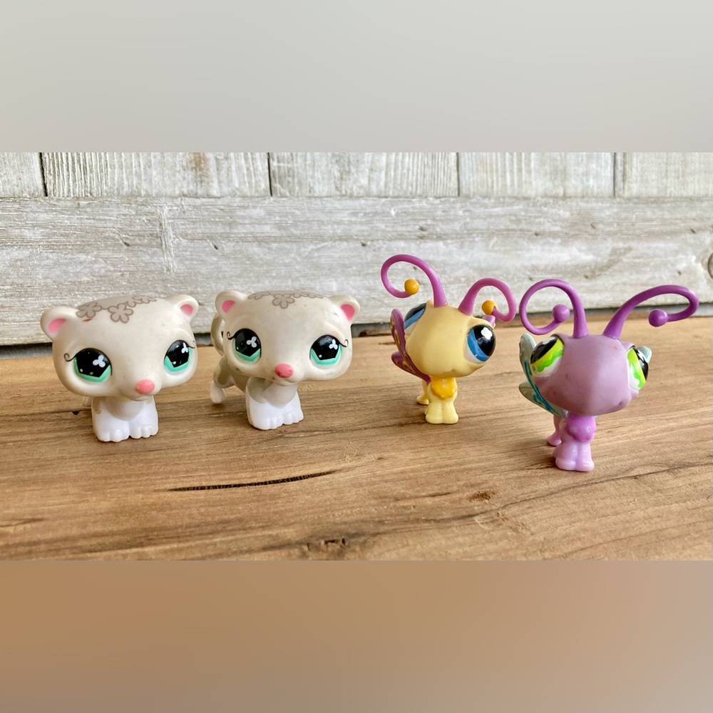 Set of 4 Littlest Pet Shop animal figurines, 2 butterflies and 2 ferrets